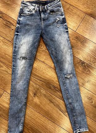 Женские джинсы от bershka
