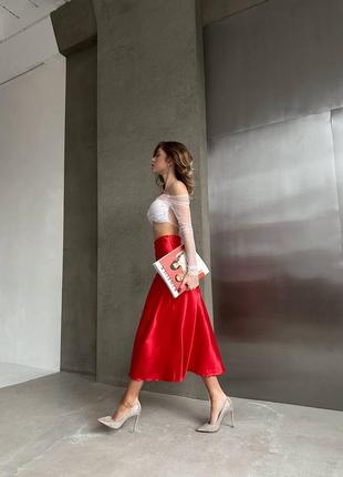 Спідниці, що продовжують котрий сезон підривати street fashion🤍10 фото