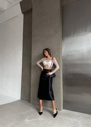 Спідниці, що продовжують котрий сезон підривати street fashion🤍8 фото