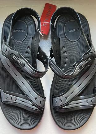 Сандалі сандалії