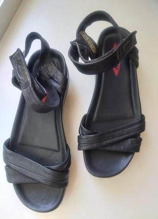 Мтв. стильные кожаные босоножки