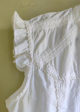 Оригинальная коттоновая женственная белая блуза от bay с крылышками с кружевом