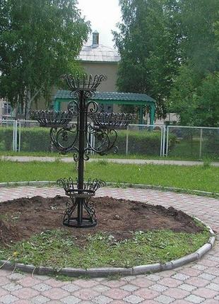 Кованая подставка для цветов садовая на три уровня