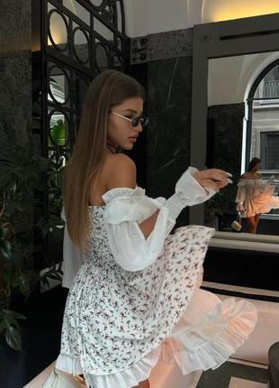 Платье с открытыми плечами 2