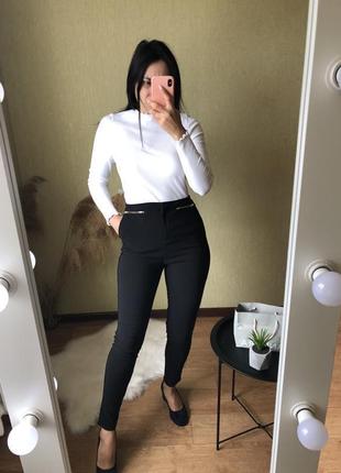Стрейчевые черные брюки брюки тянутся на каждый день