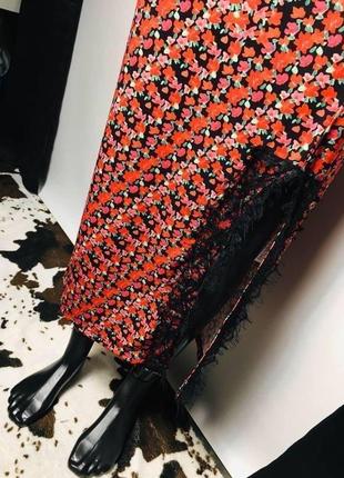 Красная юбка миди с глубоким разрезом из кружева в цветочек warehouse с9 фото