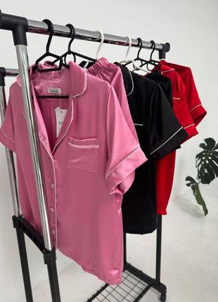 Шелковая пижама с шортами розового цвета8 фото