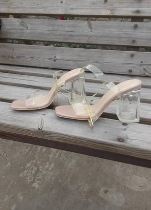 Босоніжки з прозорими підборами
