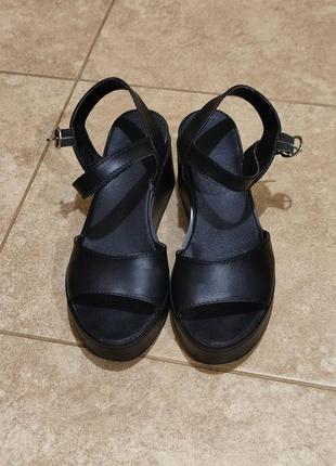 Босоножки женские