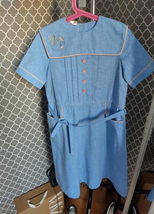 Крутое винтажное платье со стильным объемным воротничком для девочки