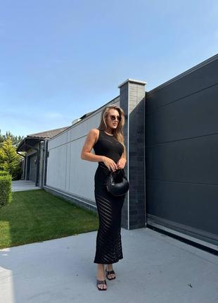 Летнее платье романтичного кроя вязаное