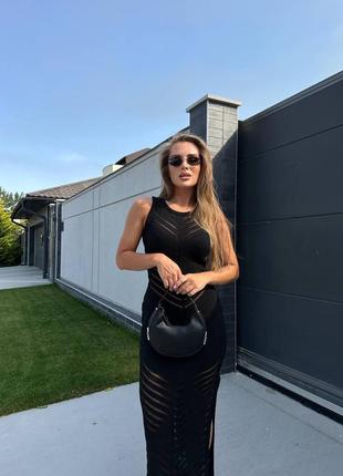 Летнее платье романтичного кроя вязаное