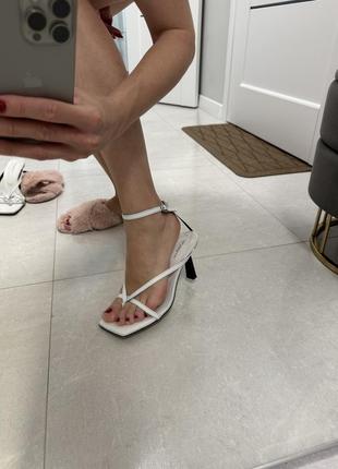 Босоніжки шкіряні укрїнського бренду papaya 39 р 25,5