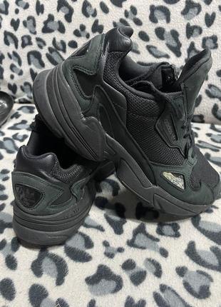 Кроссовки adidas