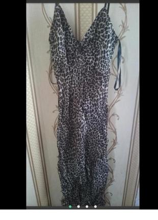 Cукня міді, animal print,маркаriver island, p.s, шовк, вінтаж,
довж з бретелями 125, без 105
груди 90 талія 70
трошки тягнеться