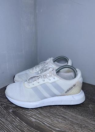 Кросівки adidas swift run rf6 фото