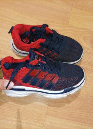 Кроссовки легкие летние