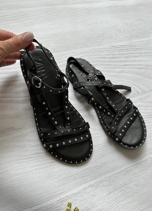Босоніжки zara