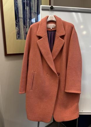 Коралове пальто the coat