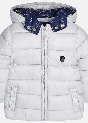 Белая  куртка  для мальчика mayoral 68 см