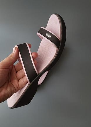Шльопанці жіночі crocs