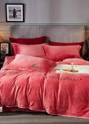 Комплект велюрового белья с вышивкой