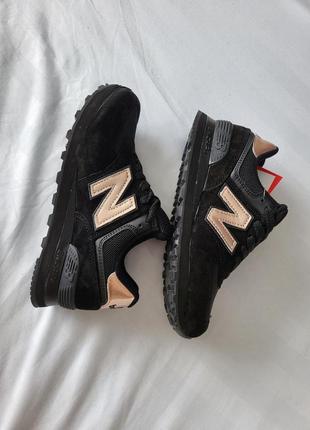 Женские кроссовки черные с золотым замшевые new balance 574 black gold