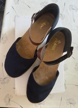 Продам черевики rieker