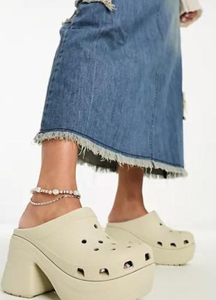 Crocs сабо siren clog bone на каблуку