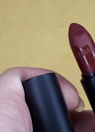 Стойкая пигментированная матовая бордовая темно-вишневая без шиммера и блесток помада фармасы farmasi