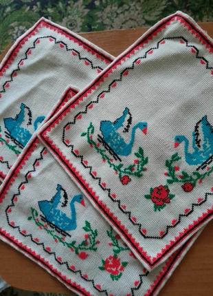 Лот вишитих салфеток
