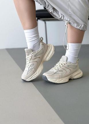 Стильні бежеві кросівки шкіряні гарної якості