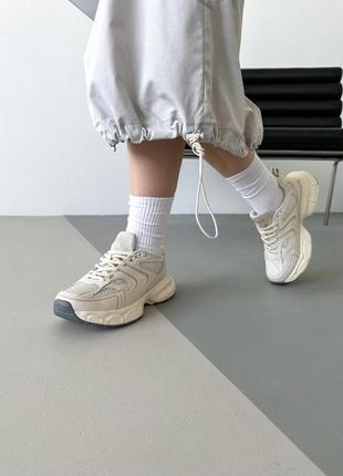Стильні бежеві кросівки шкіряні гарної якості