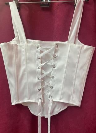 Стильный корсет на шнуровке