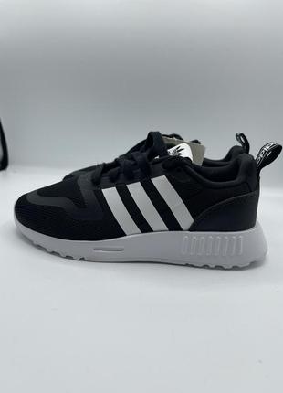 Оригінальні кросівки adidas