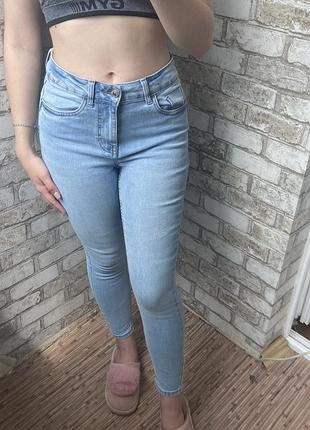 Скинни джинсы голубые