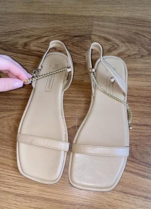 Бежеві босоніжки з ланцюжком босоніжки без каблука primark бежевые босоножки с...