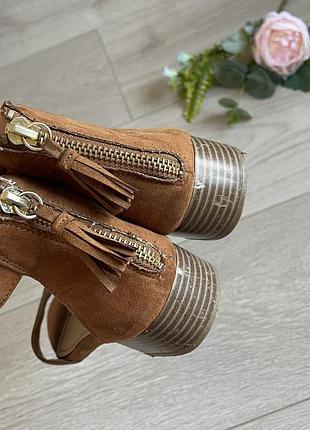 Легенькі босоніжки