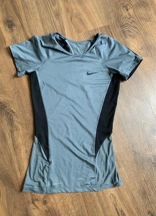 Спортивна футболка nike s