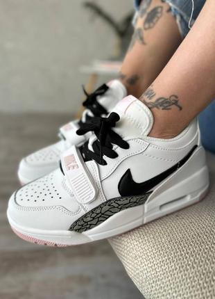 Класні жіночі кросівки nike legacy 312 low white pink білі