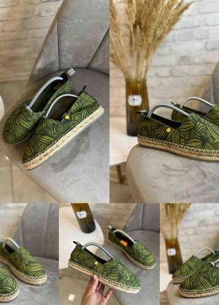 Макасіни еспадрильї лофери