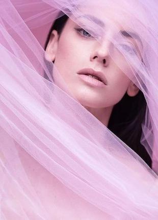 Голубая фата на металлической гребне