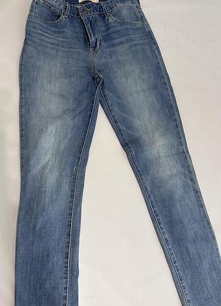 Levis jeans