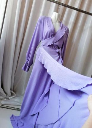 Стильна ефектна сукня на запах красивого бузкового кольору матеріал жатка з воланами пишний рукав з5 фото