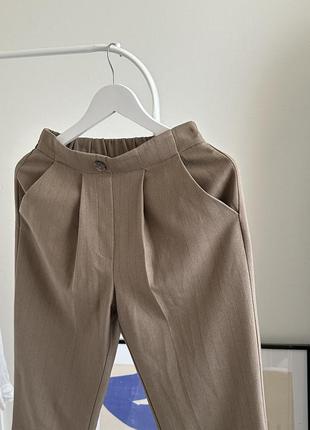 Классические брюки с защипами primark