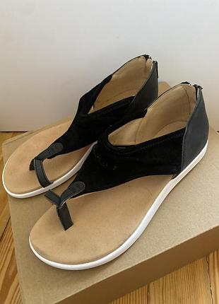 Кожаные босоножки