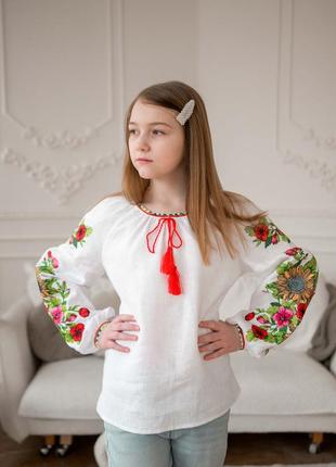 4344 ексклюзивна дизайнерська вишиванка у вигляді великих соняшників на широких рукавах