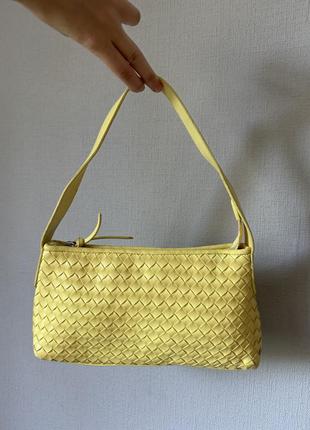 Сумочка в стилі bottega veneta лимонна
