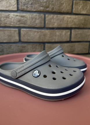Crocs   (j1)