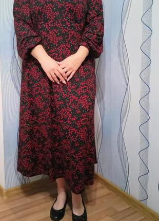 Сукня міді вільного крою в квітковий принт5 фото